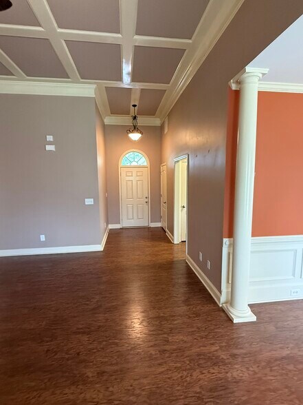Entryway - 367 Stillwood Dr