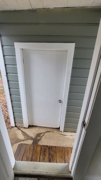 Building Photo - 208 W Chester St