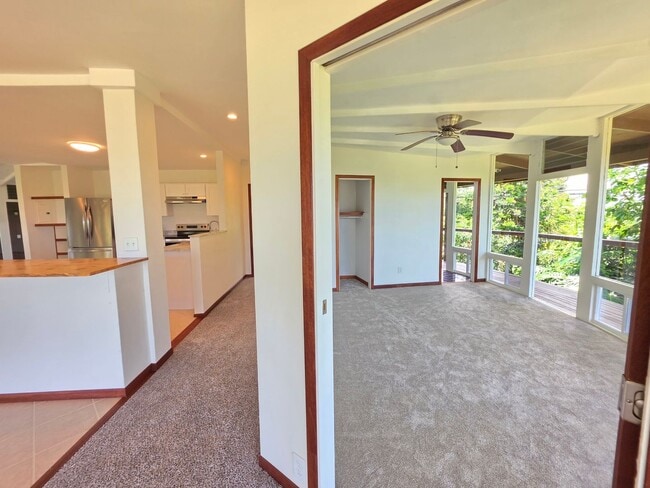 Building Photo - 16-2032 Vista Dr.