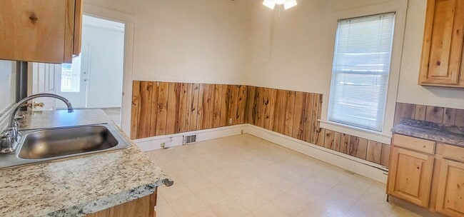Building Photo - Bountiful City Office Space or residential