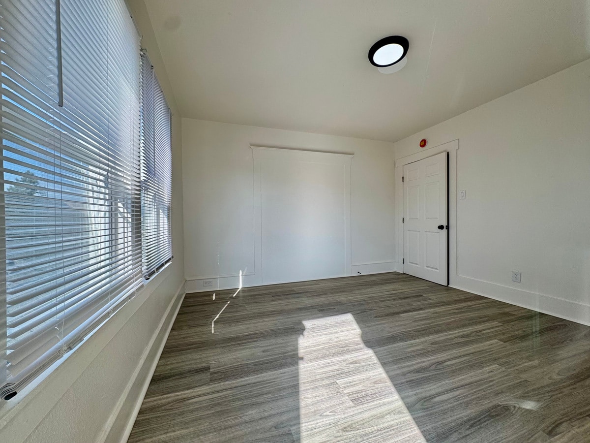 Building Photo - 695 30th St