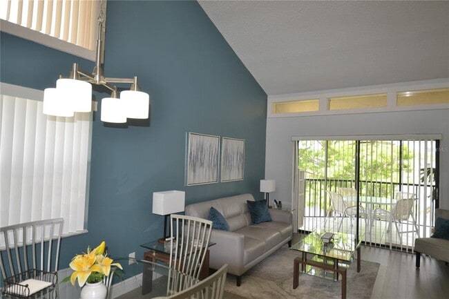 Building Photo - 284 Woodlake Wynde