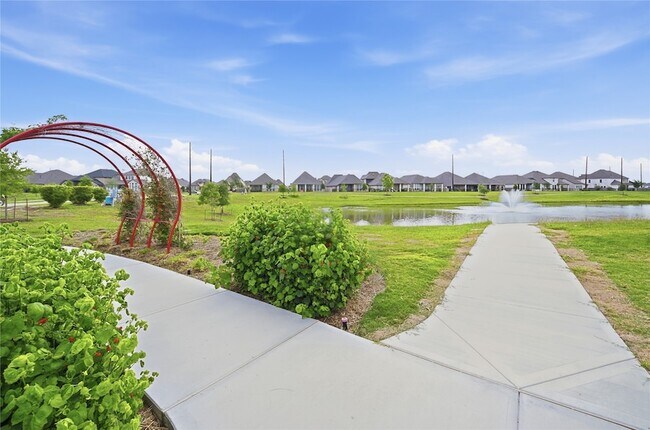 Building Photo - 2415 Honeyberry Shrub Dr