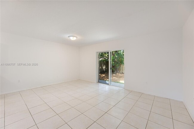 Building Photo - 3027 SW 24th St