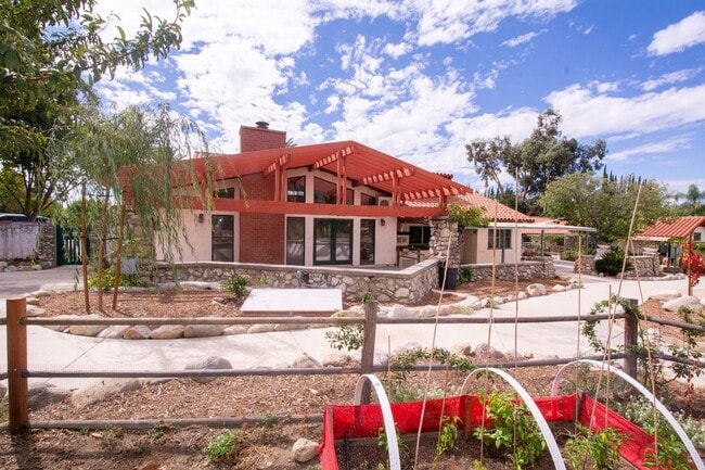 Building Photo - 3643 N Mills Ave