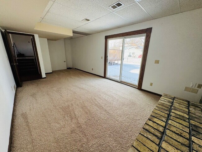 Building Photo - Winter Special half month off with February move in! 4-Bedroom Home in Blaine with 2 Full Baths a...