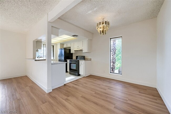 Building Photo - 1405 Vegas Valley Dr
