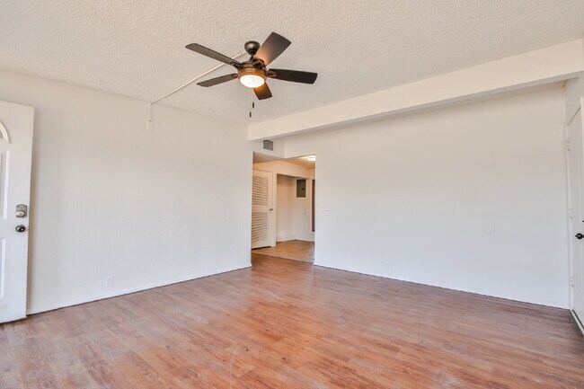 Building Photo - Charming 3 Bedroom, 1 bathroom in Central Lubbock