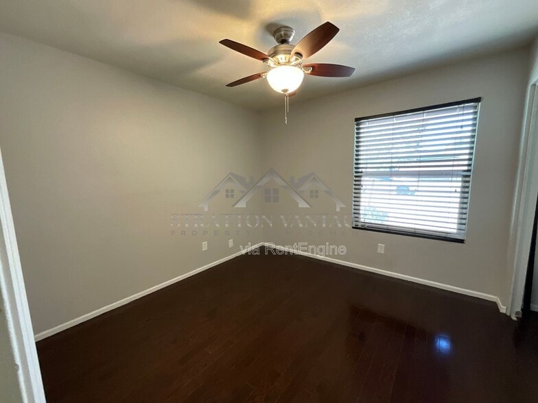Building Photo - 904 W Plata Ave