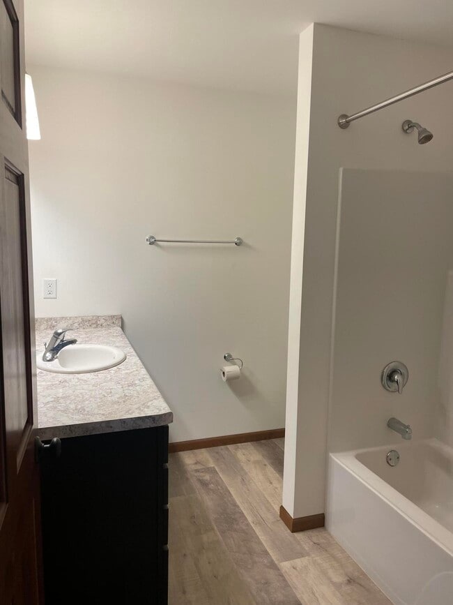 Building Photo - 2439 Parkfield Dr