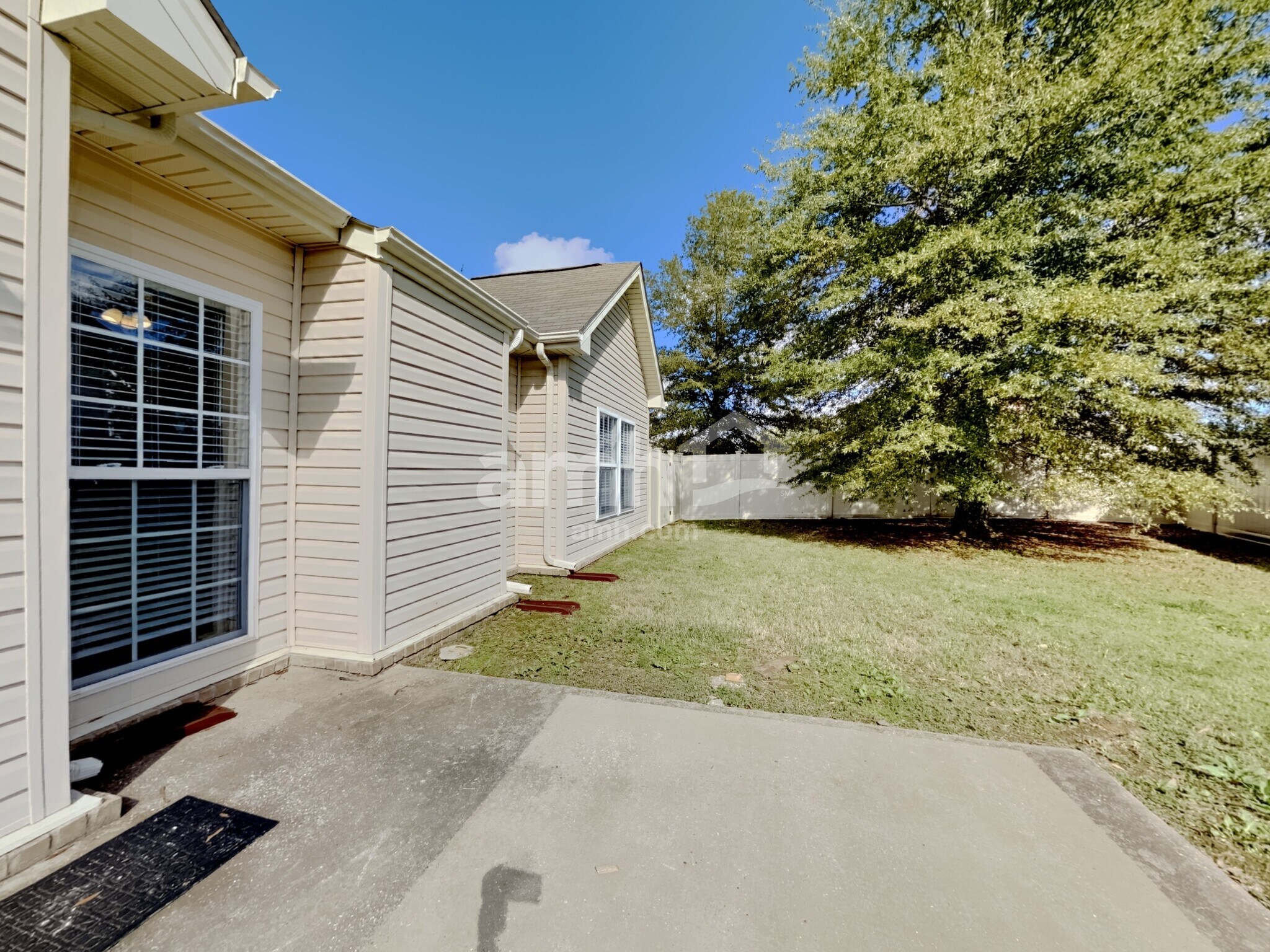 Building Photo - 432 Creekside Ln