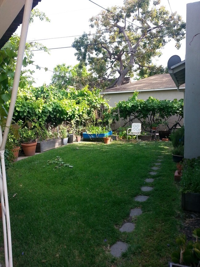 Building Photo - 10828 Morrison St