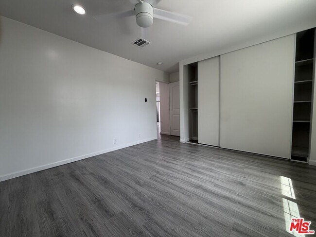 Building Photo - 18601 Hiawatha St