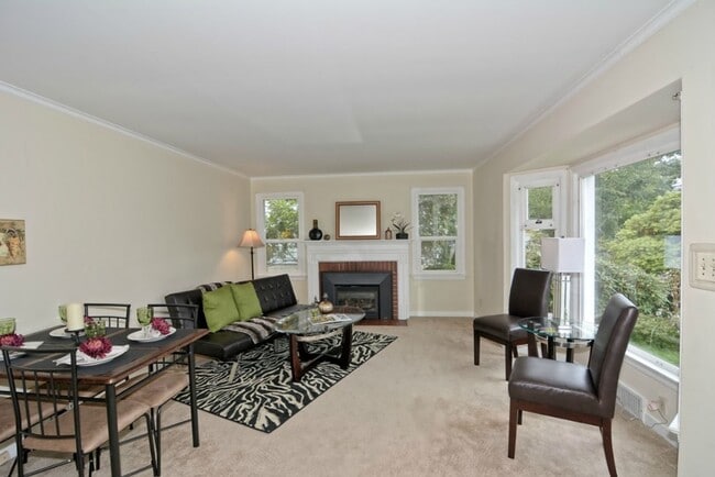 Building Photo - 2BR/1.75BA Wedgwood Home with Bonus Room and Large Backyard