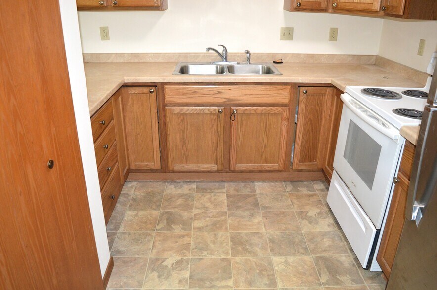 Building Photo - 548 Seminole Way