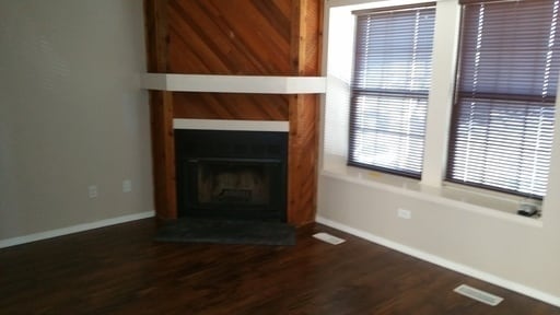 Building Photo - Charming 2 BR/2BA Townhome in Prime Rockrimmon Location!