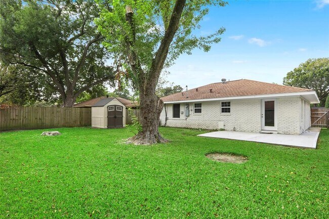 Building Photo - 2115 Linden Creek Ln