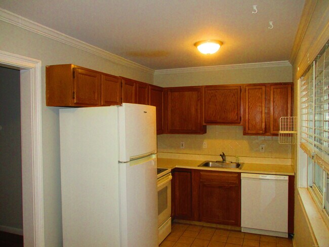 Building Photo - 18 Prospect St