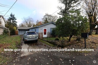 Building Photo - SE 127th Ave - Hazelwood single level 2 be...