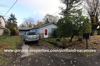 Building Photo - SE 127th Ave - Hazelwood single level 2 be...