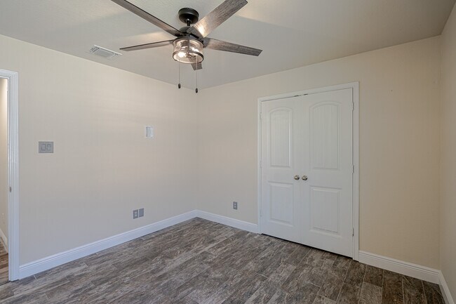 Building Photo - 121 Hematite Ln
