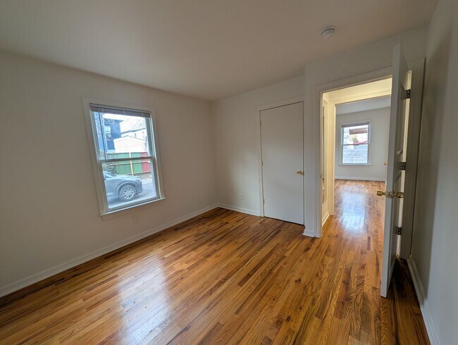 Building Photo - 511 Sewall Ave