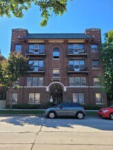 Building Photo - 719 E Knapp St