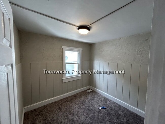 Building Photo - Renovated Millville 4 Bed in Millville. Eligible for $500 Security Deposit.