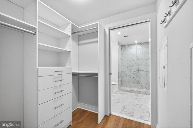 Building Photo - 811 S Columbus St