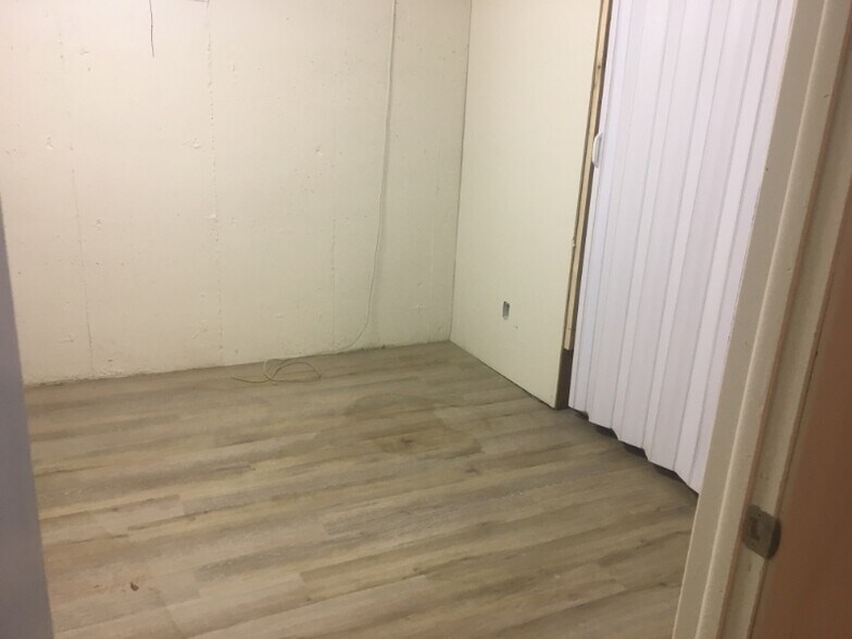 Building Photo - 481 W 70th Pl