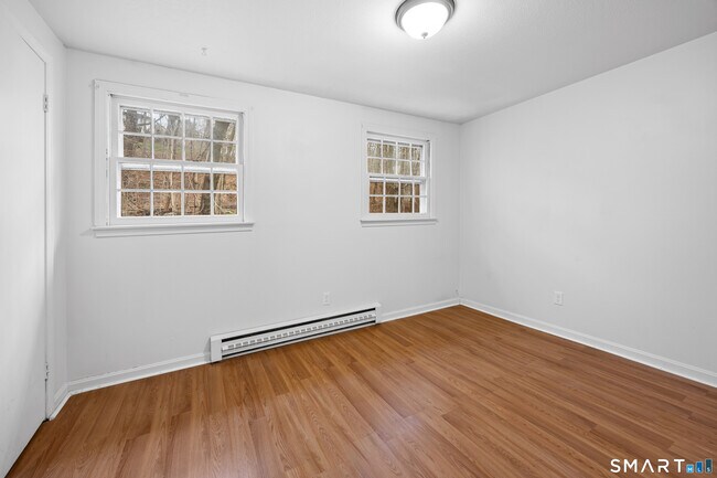 Building Photo - 9 Maple Ave