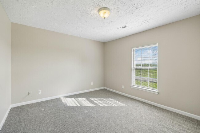 Building Photo - 2323 Spring Creek Rd