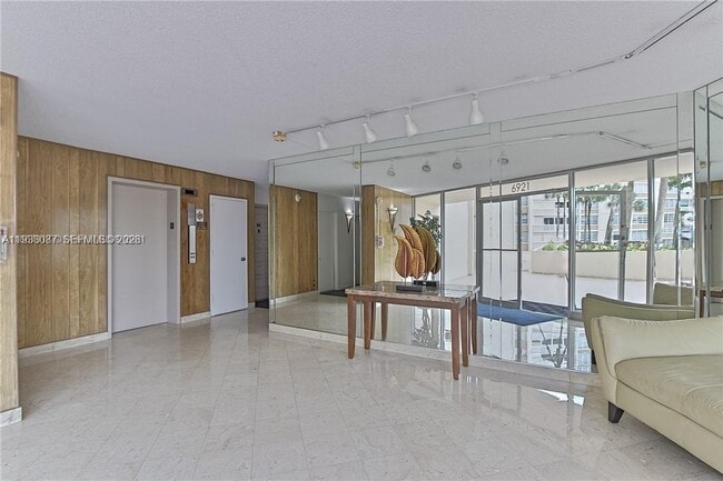 Building Photo - 6921 Environ Blvd