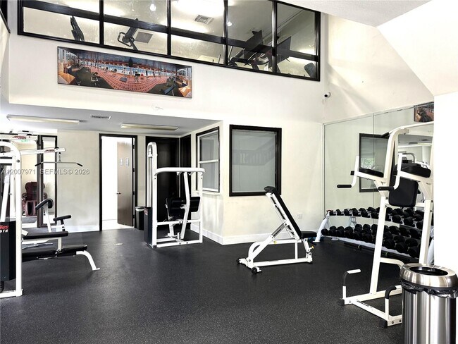 Building Photo - 10420 SW 158th Ct