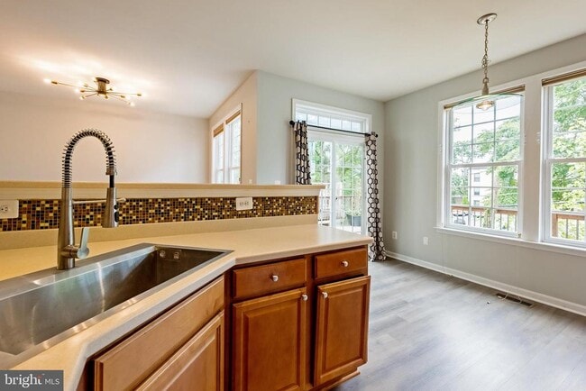 Building Photo - 3385 Beechcliff Dr