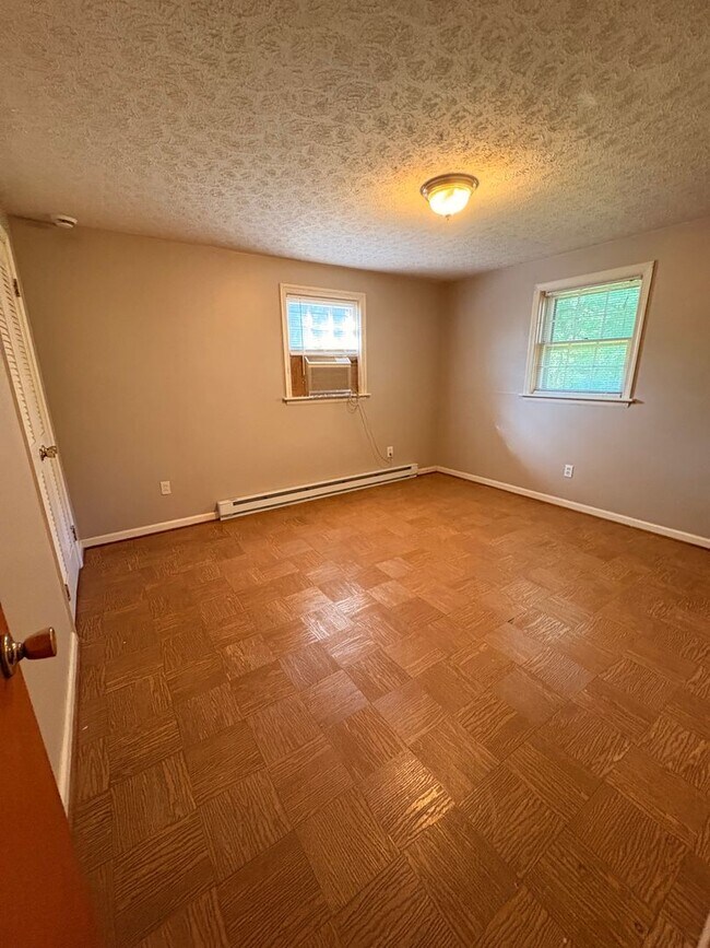Building Photo - 203 Fleetwood Dr