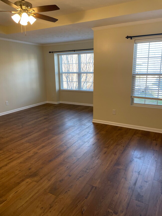 Building Photo - 1506 Hamden Dr