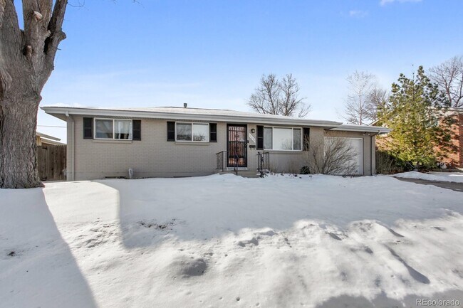 Building Photo - 3850 W Radcliff Ave