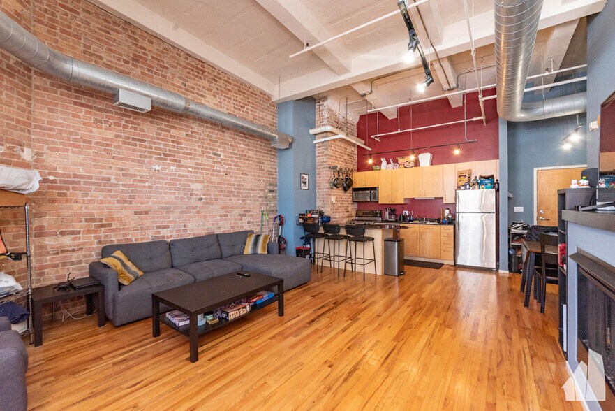 Primary Photo - 420 S Clinton St