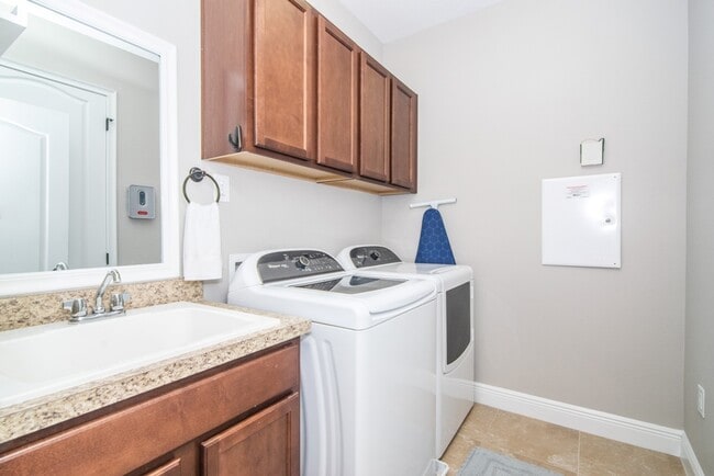 Building Photo - 8114 Champions Forest Way