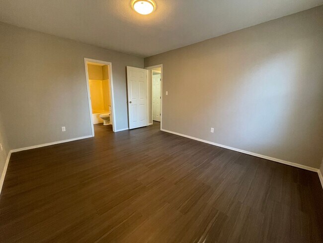 Building Photo - 8512 Southridge Dr