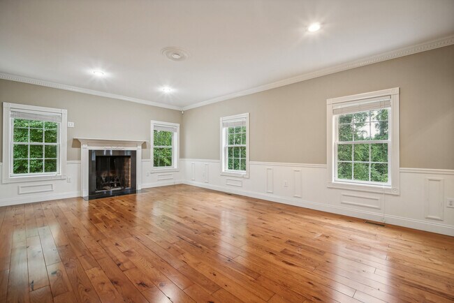 Building Photo - 150 Hillside Rd