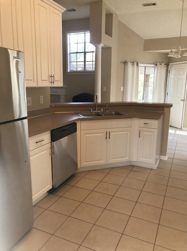 Building Photo - 7300 Senderson Ct