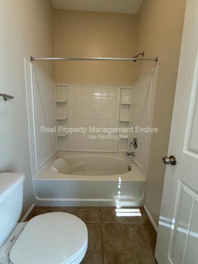 Building Photo - 2725 E Mine Creek Rd