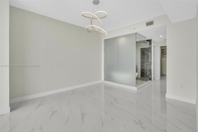 Building Photo - 700 NE 24th St