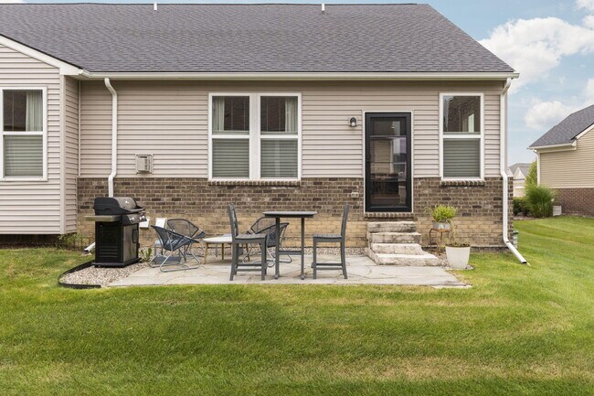 Building Photo - 402 Henstride Ct