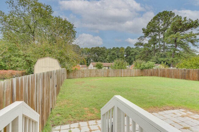 Building Photo - 1011 Robinson Rd