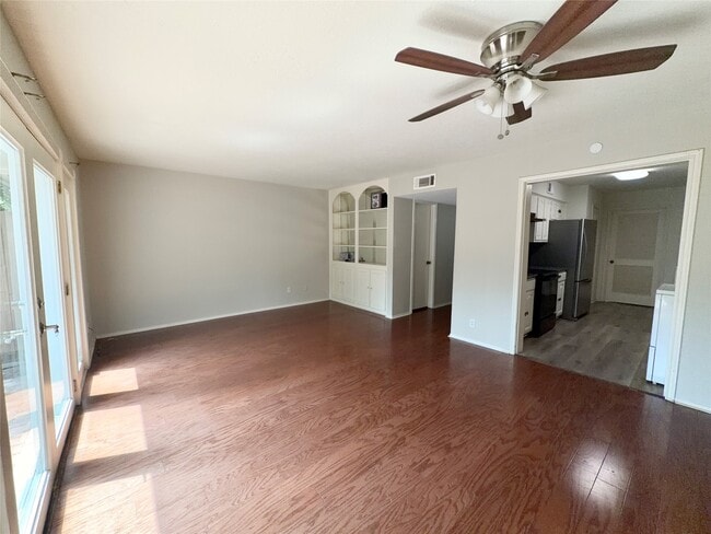 Building Photo - 12959 Trail Hollow Dr