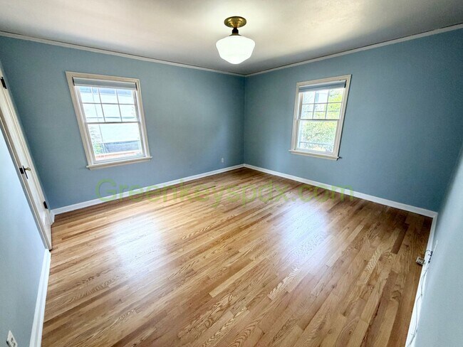 Building Photo - Lovely 3-Bedroom, 2-Bathroom House with Detached Garage in North Portland