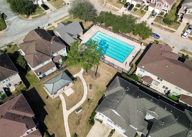 Building Photo - 16026 Limestone Lake Dr